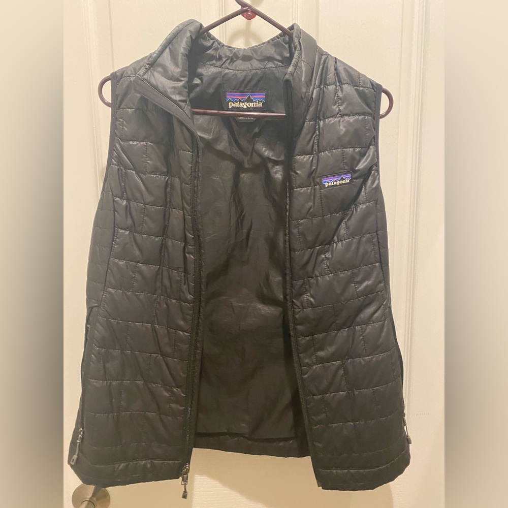 Women's size med. Nano Puffer Patagonia Vest (Black)